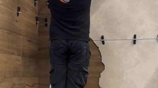 瓷砖的另类铺贴艺术。 #施工工艺 #能工巧匠 #墙面装饰 #高手贴砖 #装修施工