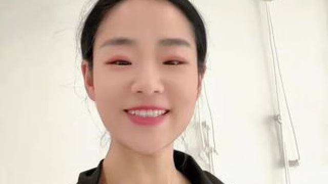 单身美女瑜伽日常，遇见更美的自己‍♀️
清晨的阳光透过窗帘，洒在脸上，轻轻地睁开双眼，迎接新的一天。