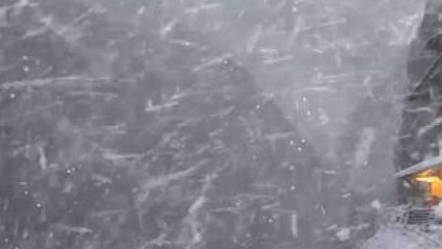 峡谷村庄的暴风雪夜晚，你会在这里住下来吗 #白噪音 #助眠视频 #助眠解压 #睡眠音乐 #深度睡眠