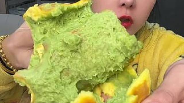 #一吃一个不吱声 #谁懂这个视频对吃货的杀伤力 #不敢想象这一口多好吃 #从来没吃过这么好吃的东西 