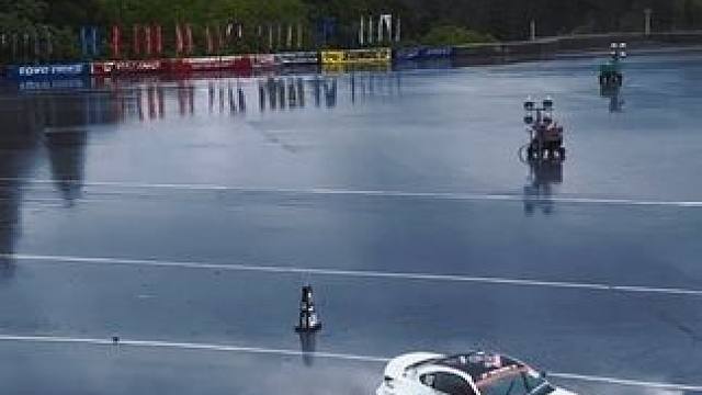 今年最火的一段话：此生虽为女儿身，不亚男儿赛车梦 #巅峰极速 #漂移 #弯道快才是真的快 #速度与激