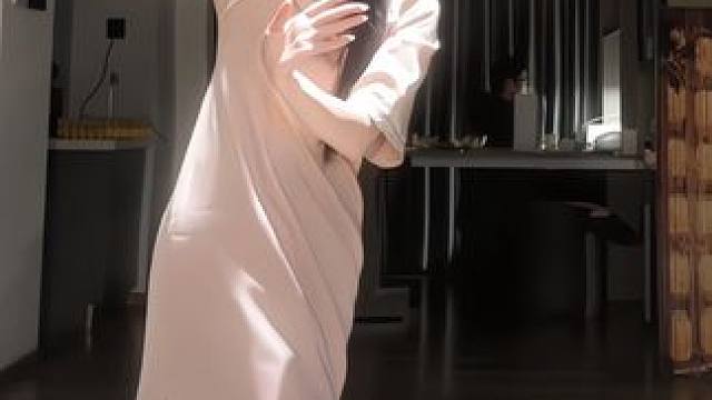 直道君心不美 日夜东流水 #苏幕遮 #春天 #国风 #旗袍