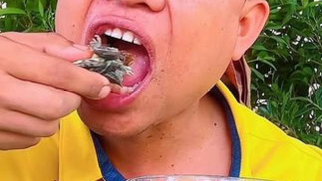 剁椒辣酱️水煮大牛蛙 #泰国美食 #户外美食 #美食 #内容启发搜索