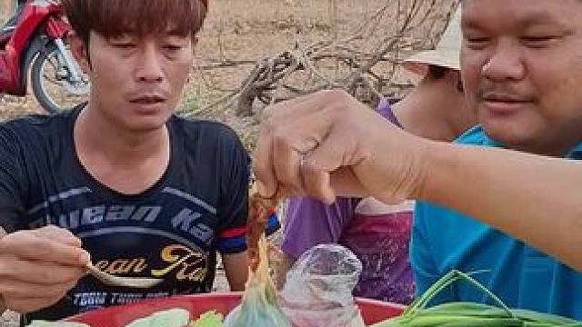 牛苦胆点料 #体验原生态美食的乐趣 #从来没吃过这么好吃的东西 #粗茶淡饭吃起香农村生活 #这一口简