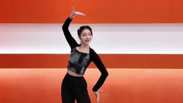 没有丑鱼睡衣，也喜欢彩云之南！
#彩云之南 #傣族舞 #彩云之南舞蹈 #舞蹈翻跳