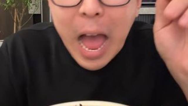 我们都是走向幸福的人… #深夜偷吃 #便利店 #美食vlog