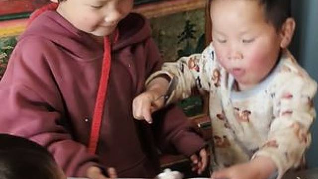 带孩子的累只有自己能懂。 #内容启发搜索