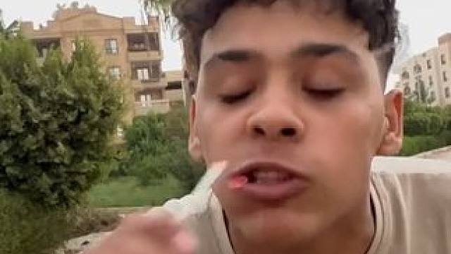 快来吃我的蜜汁棒棒糖#沙雕 #搞笑 #随手拍 #看土味视频品百味人生 #找找童年的感觉