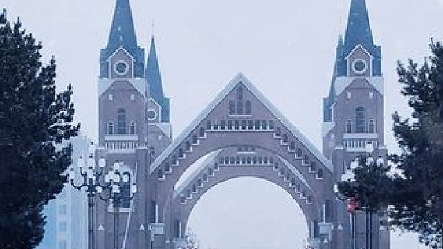 今早的童话小镇布尔津下雪了，浪漫的氛围感拉满#布尔津#万人说新疆 #创作灵感#沉浸式带你体验阿勒泰