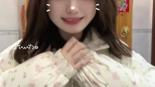 最后一秒好呆.. #社恐内向腼腆文静小女生 #甜妹 #叮叮叮手势舞