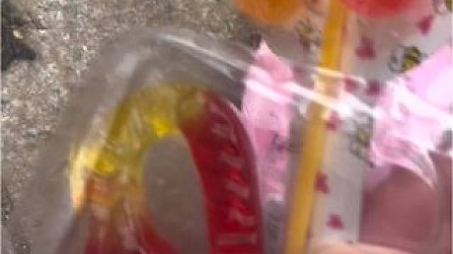 两个小怪兽的好吃的现在是我的了#童年玩具 #食玩 #玩一个很新的东西