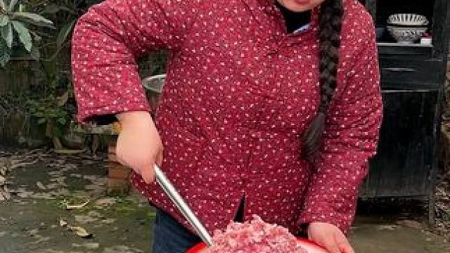 今天晚上吃豌杂面，豌豆饱满杂酱香浓，直接干了一大碗！#美食 #这一碗好过瘾 #豌杂三宝