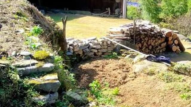 只要有伴，我能在这里生活一百年，别问我为什么？#山里生活 #大山里的原生态 #留守老人 #农村老房子