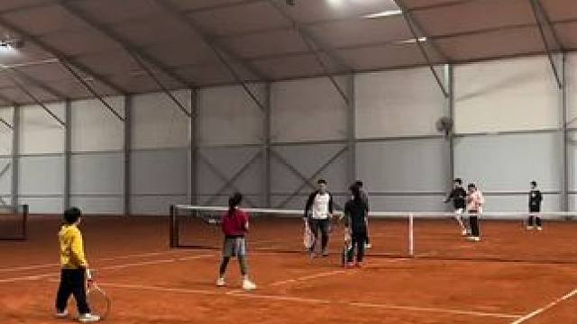 红土网球滑步教学 青少年高水平组红土网球滑步训练
能在红土馆训练.用红土场教学.绝对长沙独一份。
#