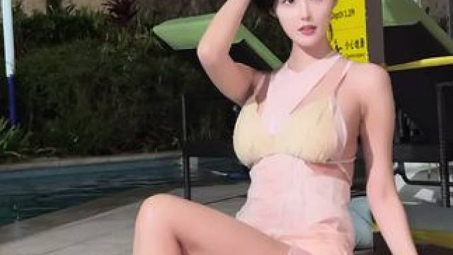 #肤白貌美 #泳池拍摄 #完美身材