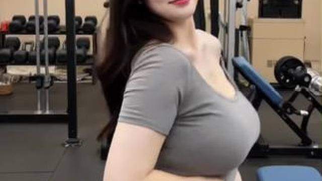 简单跳一下#健身美女 #丰满女生 #这样跳能俘获你的芳心吗 #好身材练起来