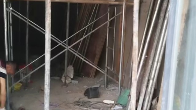 商铺隔层现浇楼板施工中