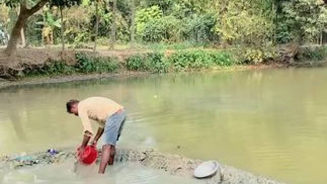 哈哈 #田园生活乐趣多 #玩泥巴的最高境界 #看一遍笑一遍