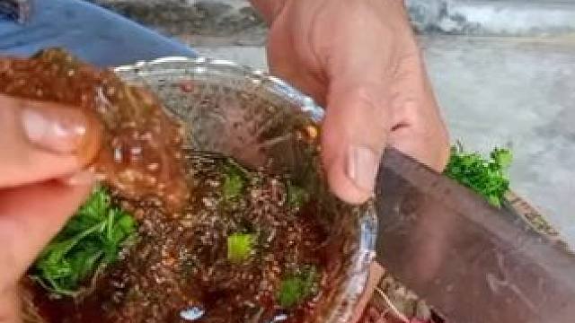 牛腰子生 #从来没吃过这么好吃的东西 #粗茶淡饭吃起香农村生活 #这一口简直香迷糊了 #辛勤劳动者记