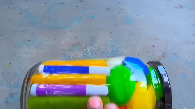 楼梯滚瓶子爆破解压时刻