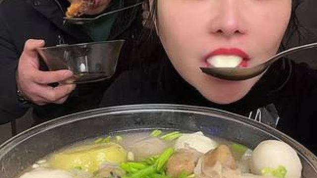 （主页）（威）（数字）➕鱼丸糯叽叽 菲佣来啦～明天直播❤️#不敢想象这一口多好吃