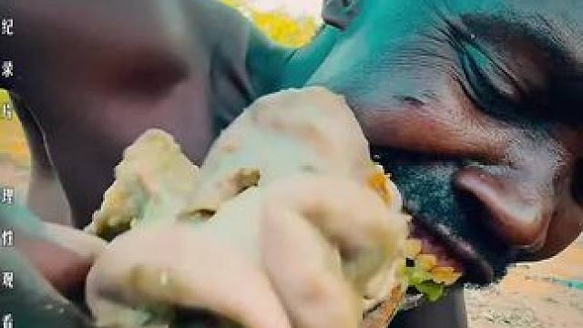 夜深了，来一碗嘟嘟的金汤肥肠 #哈扎比部落