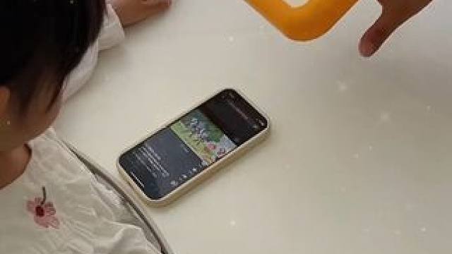 不管怎么摇都不会洒出来的玩具，我想每个妈妈都需要，他还能 #开发孩子的大脑 让孩子越来越聪明!#思维