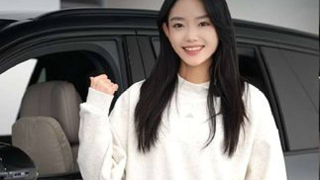 想看《哪吒》？不用去电影院！智能座舱秒变私人影院。随时，随地，享受全感官沉浸的观影体验！#蔚来 #新