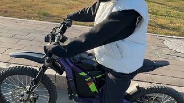 快乐骑行 电动越野谁骑谁上瘾#ex1 #电动越野 #虬龙轻蜂 #骑行 #绿道悬浮头盔