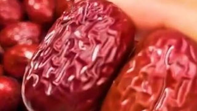 没先到一个小小的动作，却能让他们每年多赚五百万！#红枣 #新疆若羌灰枣 #好吃到停不下来 #超便宜超