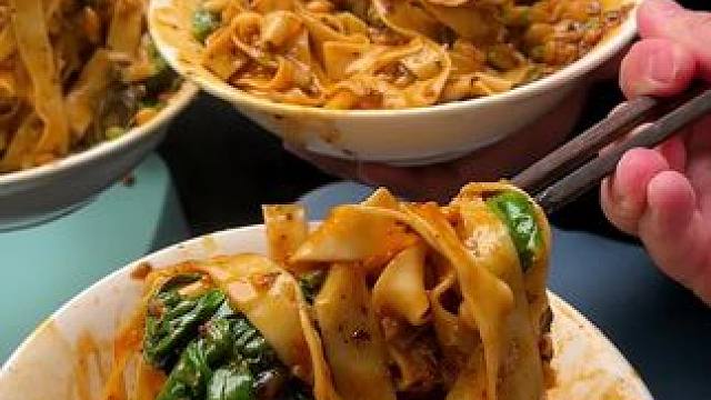 大晚上的这碗豌杂面给我看饿了！#好吃到停不下来 #谁懂这一口的好吃程度