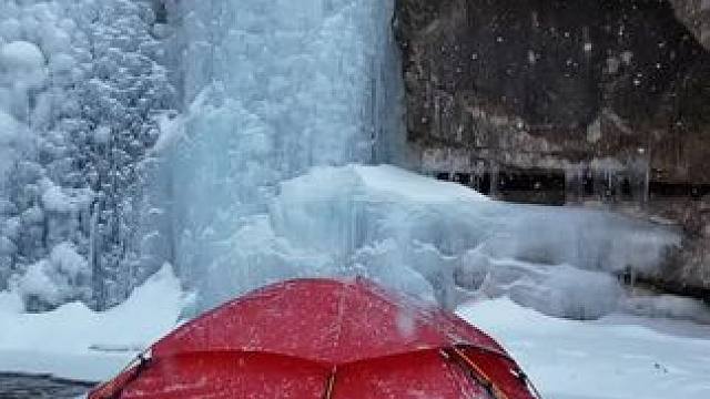 雪天冰瀑露营 #雪一落这里就美成了诗 #露营报告
