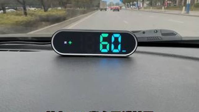 不要流量，无需插卡，车上有USB即可插电使用，车速，语音播报，真的太方便了。