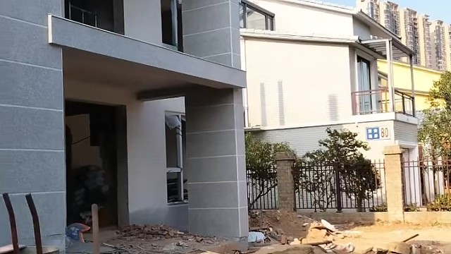 别墅主体内外扩建改造施工中