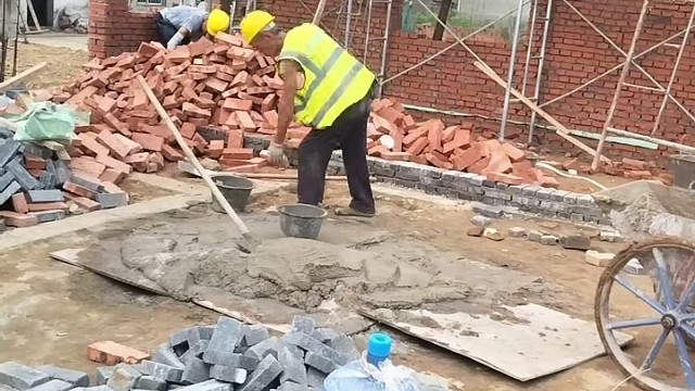 别墅基建主体部分施工中