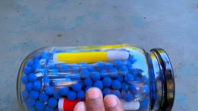 楼梯滚瓶子爆破解压时刻