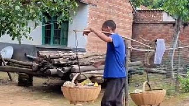 还是农村好，生活节奏慢。不用还房贷，不用交物业费，车位费。吃着纯天然绿色蔬菜，少了很多慌慌张张，藏着