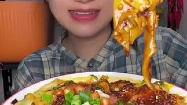 红油抄手 皮薄馅大的红油抄手#川味 #抄手 #无辣不欢