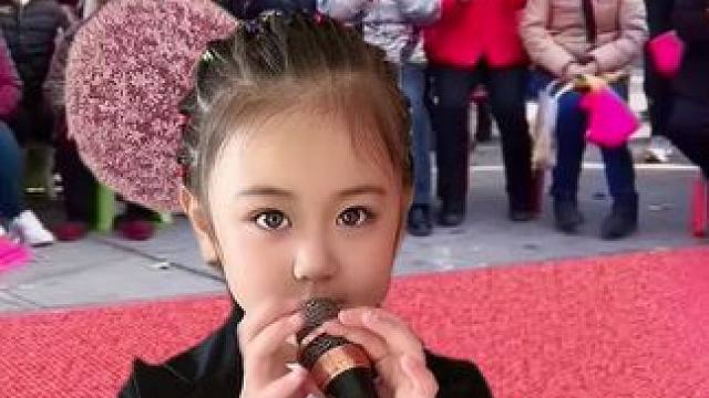 懂事的小女孩为奶奶改编一首歌， 爷爷奶们都夸她懂事