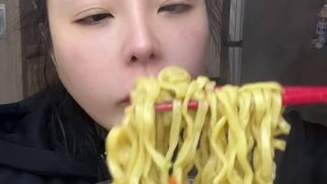 #谁懂这个视频对吃货的杀伤力 #深夜放毒系列之让你饿的睡不着 #从来没吃过这么好吃的东西 #顶配方便