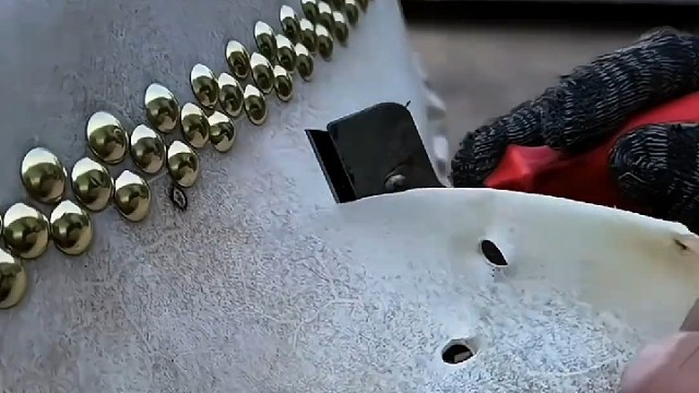 跟同事关系再好，也绝不要做这三件事