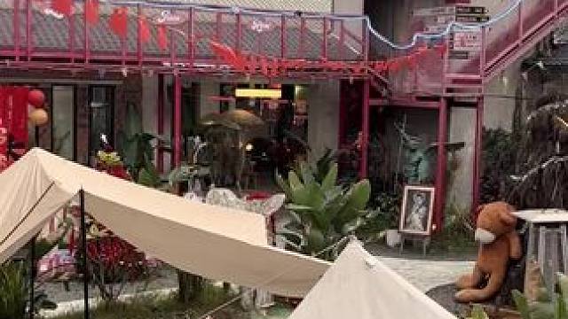 打卡躺营艺术·烤肉·贵阳辣子鸡，环境超棒。他家4人下午茶套餐仅58元，含下午茶组合、果茶等。环境好，