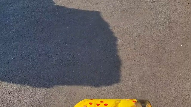 楼梯滚瓶子爆破解压时刻