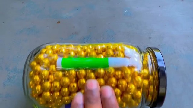 楼梯滚瓶子爆破解压时刻