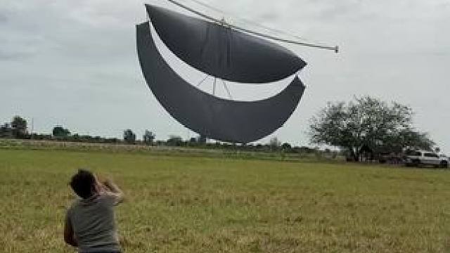 东南亚矮子放风筝 #放风筝 #放风筝的季节