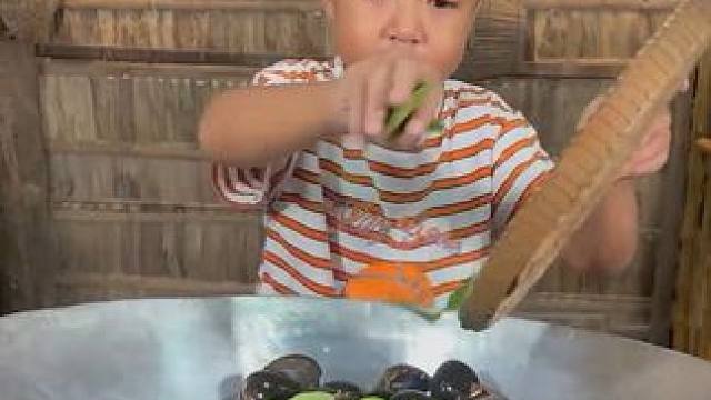 东南亚乡村小厨师‍ #这就是农村的生活 #粗茶淡饭吃起香农村生活 #辛勤劳动者记录农村生活 #把家乡