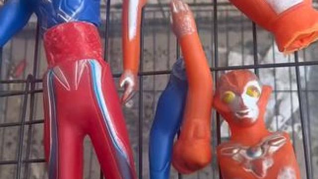 奥特曼的胳膊被怪兽打伤了我们快来一起帮帮他们吧#儿童玩具 #奥特曼玩具 #儿童乐趣