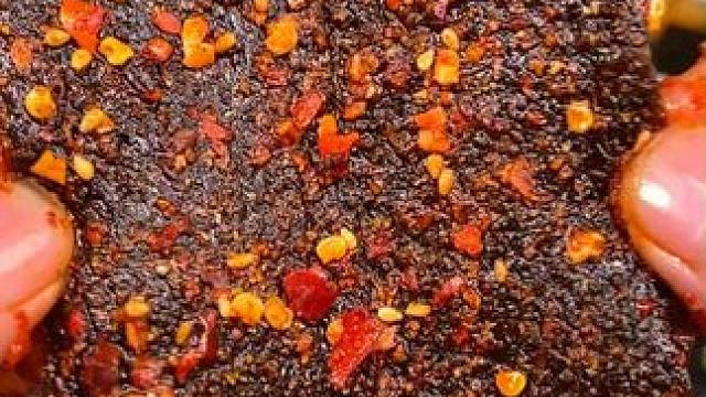 没想到现在还能买到童年味道的臭干子辣条#零食推荐 #好吃到停不下来 #追剧小零食 #辣条