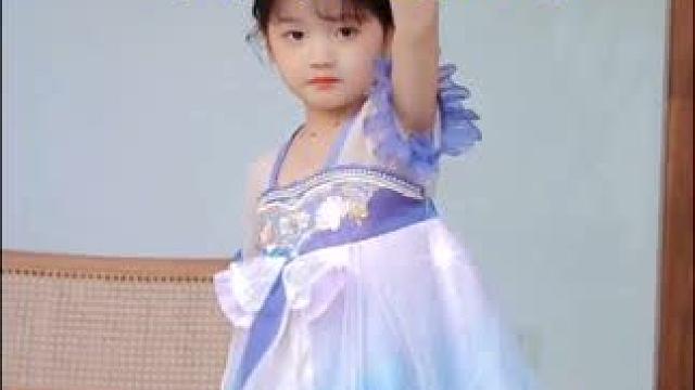 每个家庭都应该有一套规矩礼仪教养书，正面引导孩子培养优良的行为习惯。#教养 #规矩礼仪 #启蒙