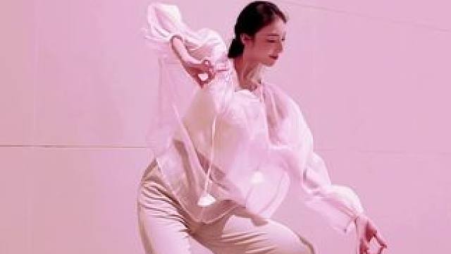 谁一颦一笑摇曳了星云～
#翻跳 #惊鸿一面 #古典舞 #国风古韵